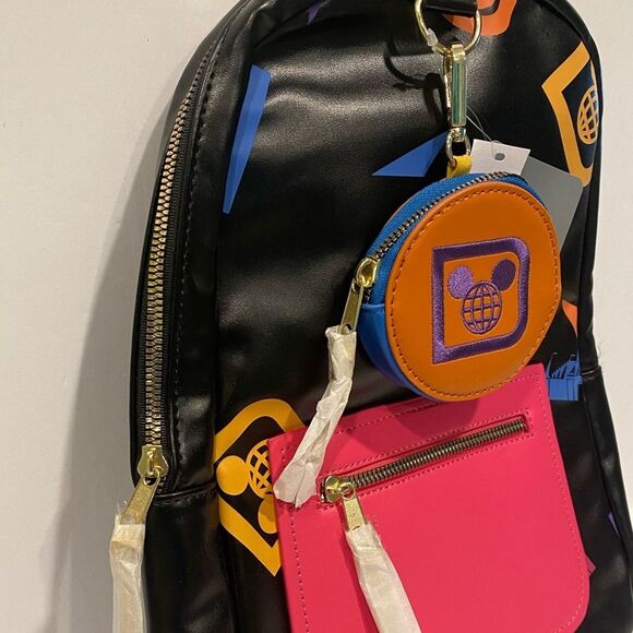 Disney Mickey Mouse Classic Sling Bag – New With Tags - Picture 7 of 7